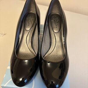 Ladies black heels